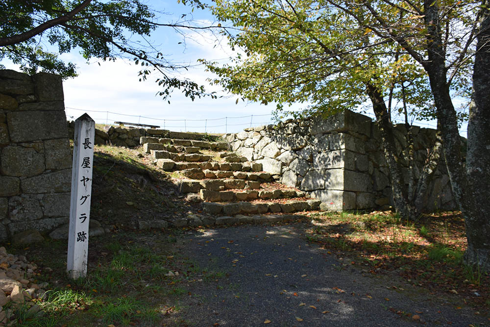 豪壮な石垣群の津山城登城記 その3 「本丸」_e0158128_14500400.jpg