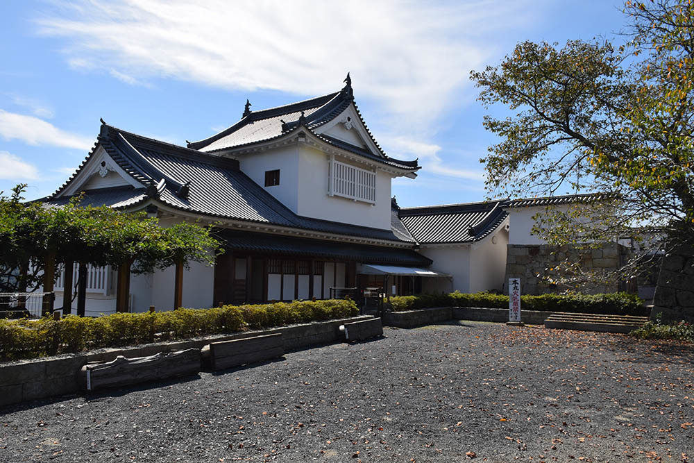 豪壮な石垣群の津山城登城記 その3 「本丸」_e0158128_14531276.jpg