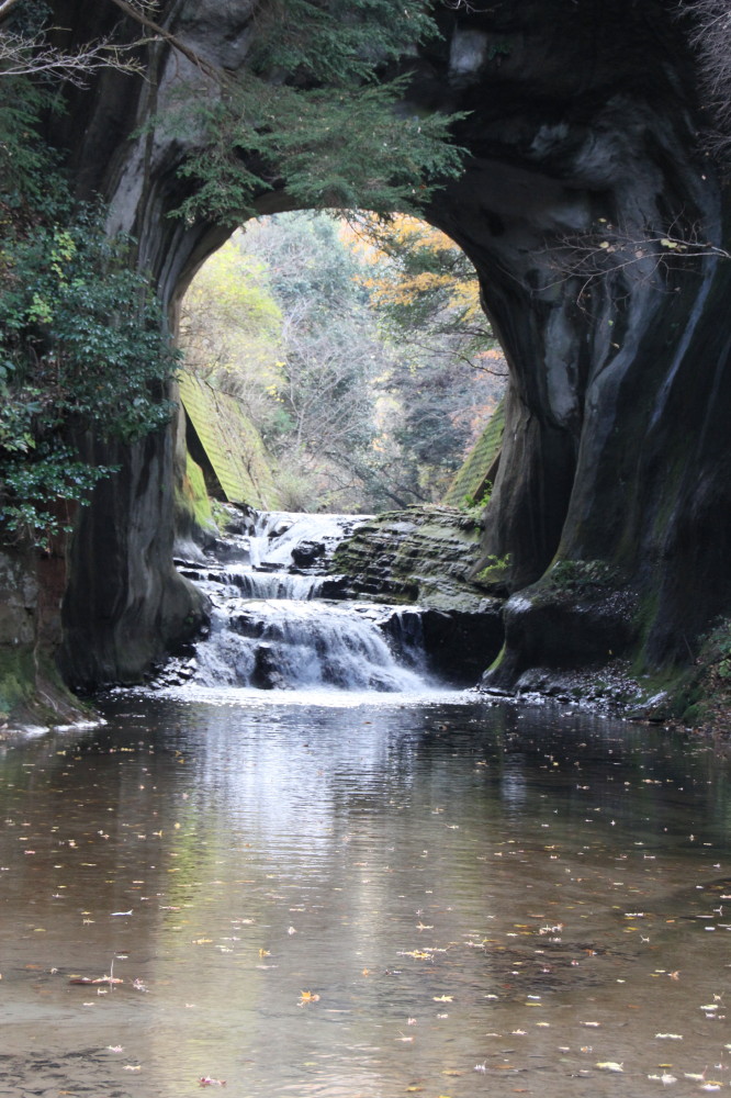 濃溝の滝と亀山湖の紅葉_a0266538_866100.jpg