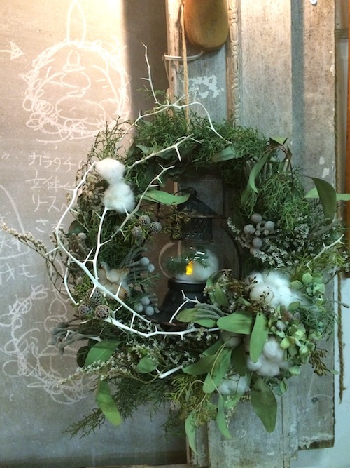 お花の教室(Xマスリース*ユーカリ*ランタン)_f0324766_11055672.jpg