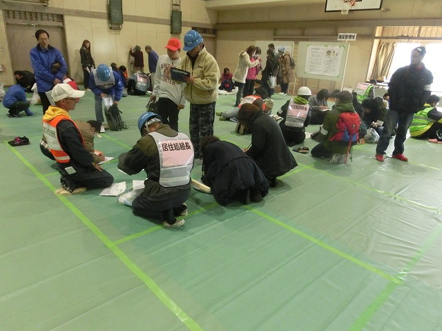 今年は吉高新聞部が訓練の様子を新聞として発行 4回目の「吉原高校避難所開設・運営訓練」_f0141310_854760.jpg