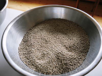 平成28年度産!無農薬・無化学肥料で育てた「菊池水源産エゴマ」 白エゴマ(焙煎粒)販売スタート!!_a0254656_18243117.jpg