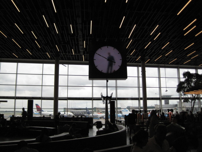 スキポール空港の時計 アムステルダム オランダ りせっと旅めも