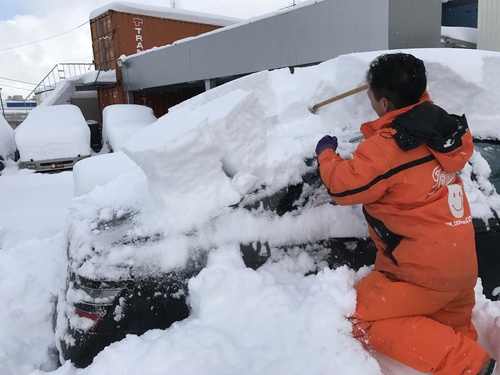 マサブロヽ(^o^)丿大雪ですが、TOMMY本店!2台のご成約!!ランクル、ハマー、アルファード_b0127002_19452737.jpg