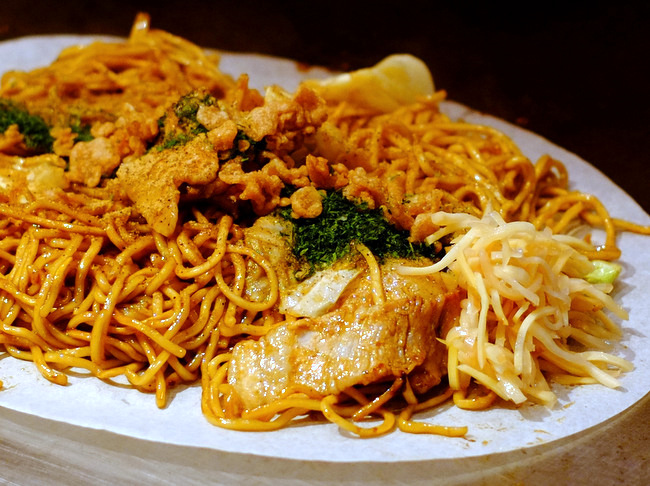 「白金高輪 無添加焼きそば BARチェローナの焼きそばネギ乗せ」_a0000029_1845333.jpg