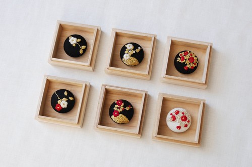 可愛い椿の刺繍_a0197730_20212327.jpg
