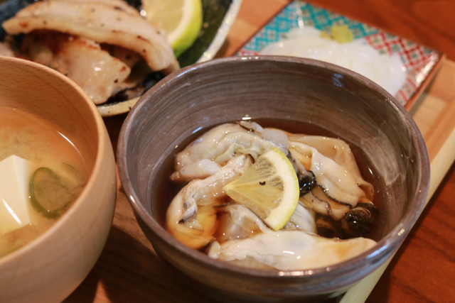 ロマネスコ。生牡蠣。肉豆腐。_f0348831_14293080.jpg