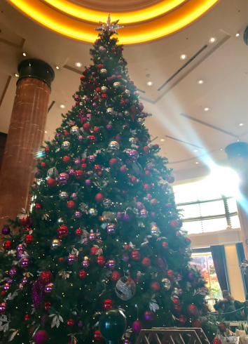 ウェスティンホテル東京様のクリスマスツリーを眺めながら思ったこと 東京目黒不動前フラワースタジオフローラフローラ ウェディングブーケ装花&フラワースクール_a0115684_10061595.jpg