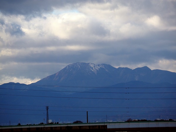 伊吹山の冠雪確認する(2016)_e0250588_1653418.jpg