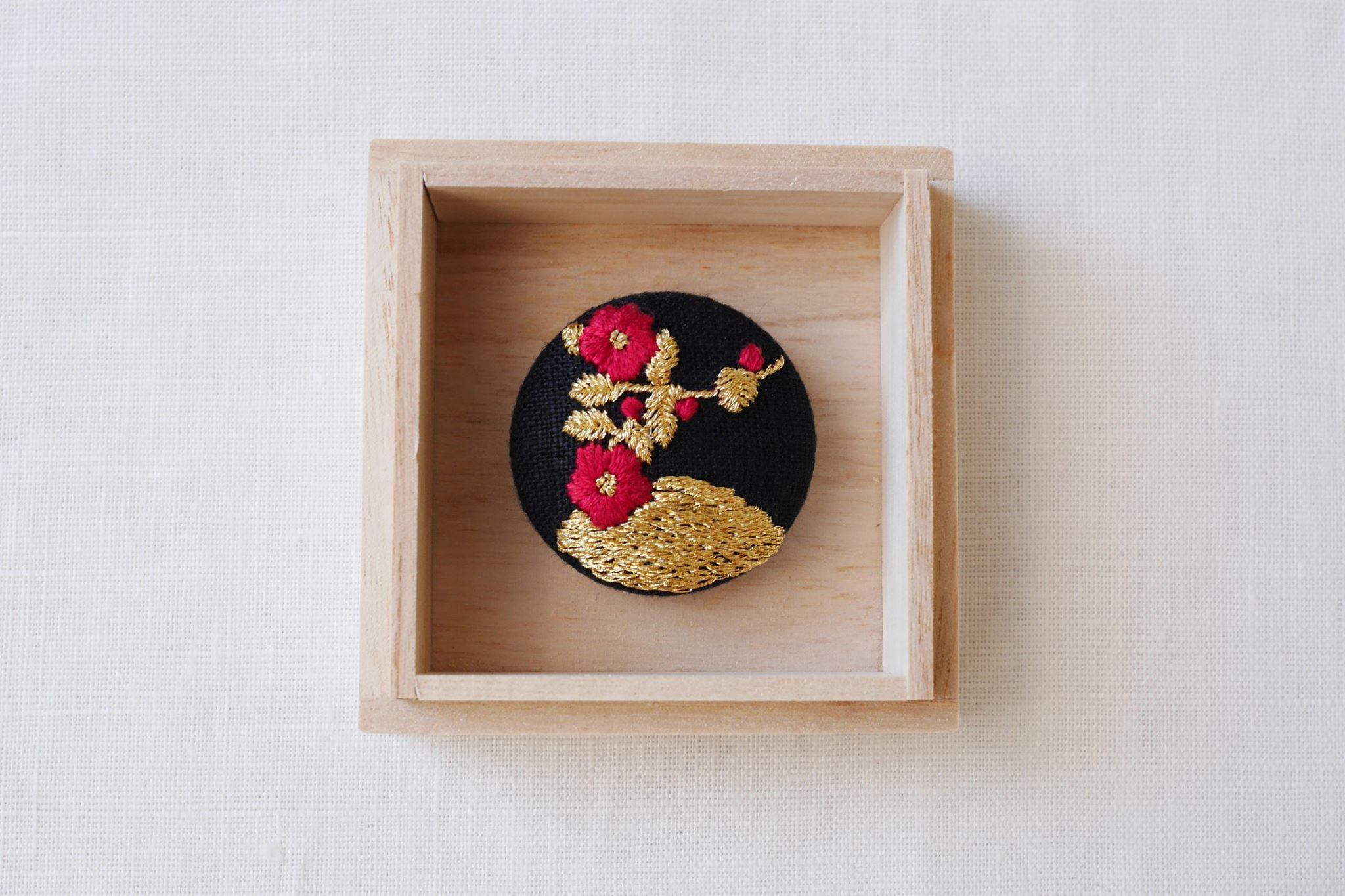 可愛い椿の刺繍_a0197730_21263277.jpg