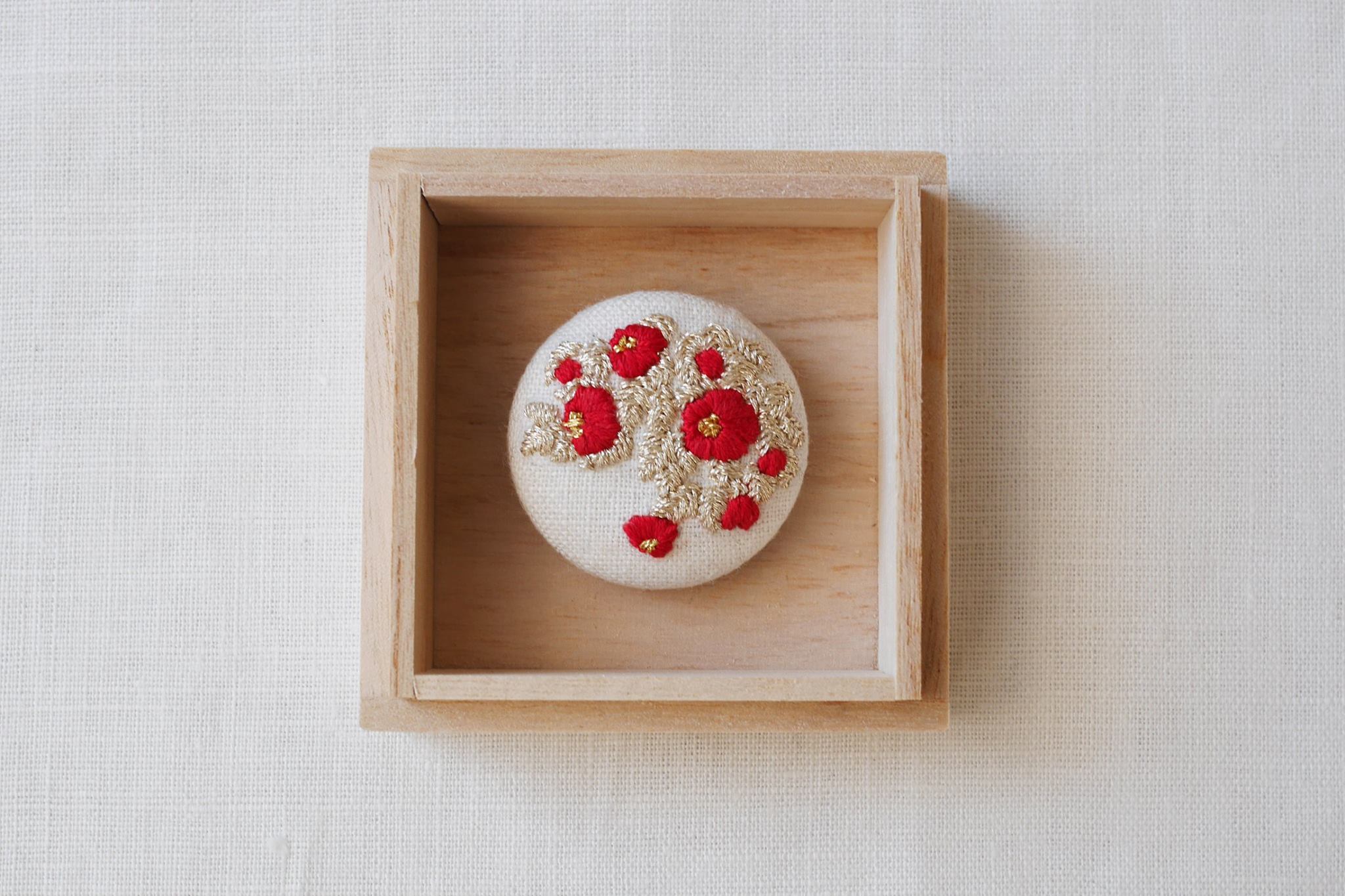 可愛い椿の刺繍_a0197730_21265728.jpg