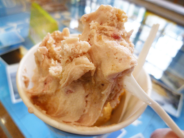 【閉店】Ben & Jerry\'s (ベン&ジェリーズ) 表参道ヒルズ店_c0152767_22262938.jpg