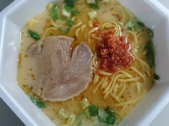12/12夜勤食 日清ラ王プレミアム海老濃厚白味噌豚骨 ¥311_b0042308_01463780.jpg