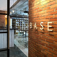 秋田のサーバー会社がジャカルタで共用オフィス・Base Cowork Lounge運営へ　漫画1万冊カフェも_a0054926_9385992.jpg