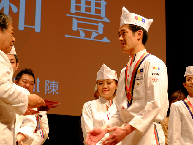 「RED U-35 2016 グランプリレッドエッグは井上和豊さん」_a0000029_1136555.jpg