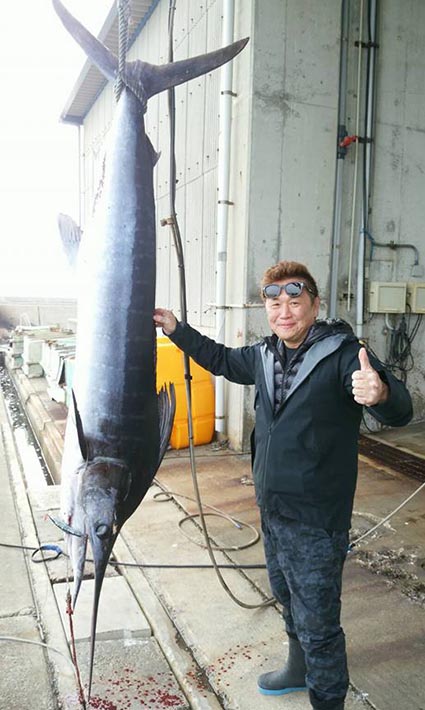 遠州灘　大王沖でマカジキ_f0009039_9295268.jpg