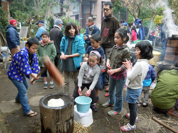 12・23にかっちゃん邸で年末恒例の餅つき大会_c0014967_21232882.jpg