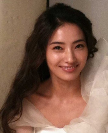 生きるバービー人形 ハン・チェヨン 近況 整形疑惑? 結婚相手はイケメン資産家で セレブアピールでひんしゅく? 美人妹 シスターのボラと双子のようだと話題に _f0158064_21353838.jpg
