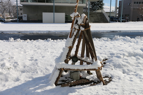 ライトアップの投稿器(正面玄関の周囲)の雪囲い_c0075701_15475639.jpg