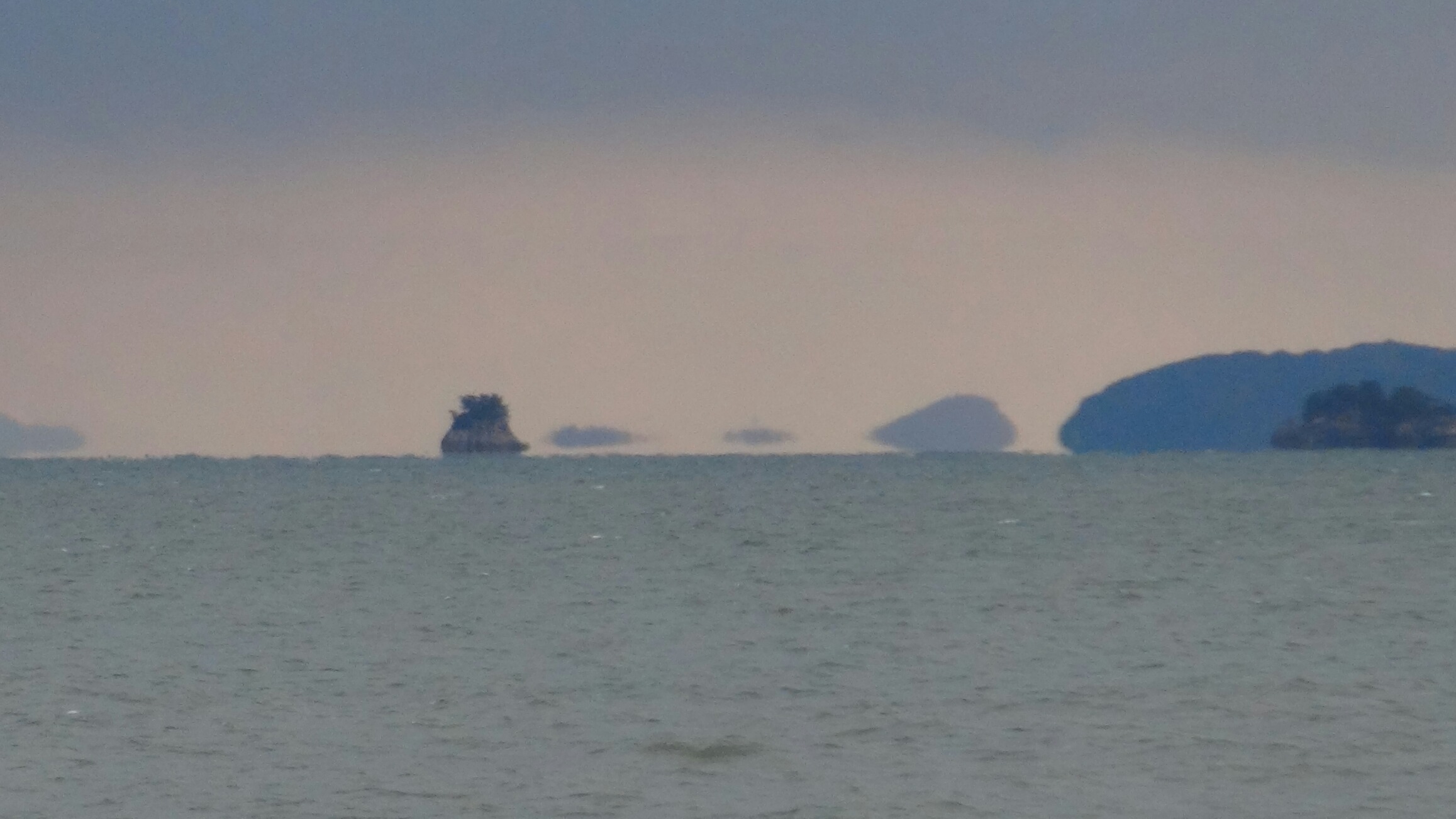 瀬戸内海の島が浮いて見える現象 16 12 15 徳ちゃん便り 瀬戸内海の島が浮いて見える現象 16 12 15 徳ちゃん便り