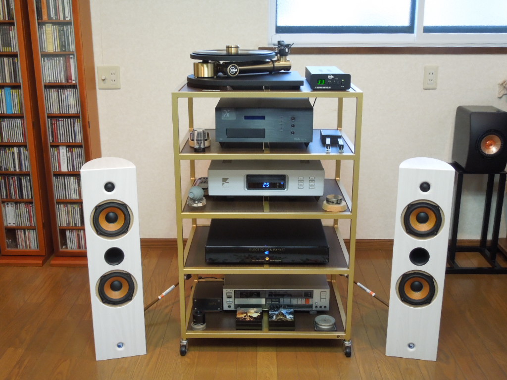 お宅訪問記【KUZMA&Electrocompaniet】_c0113001_17484781.jpg