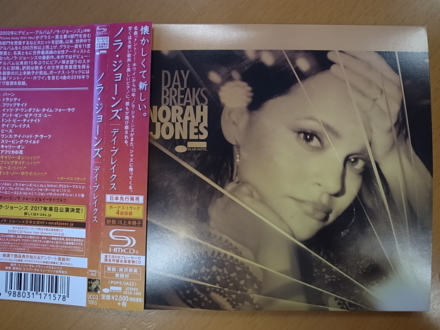 DAY BREAKS/NORAH JONES_f0197703_10031161.jpg