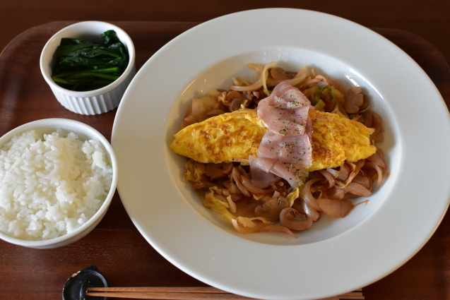 休日お昼ごはん　オムレツ定食_f0363156_12215014.jpg