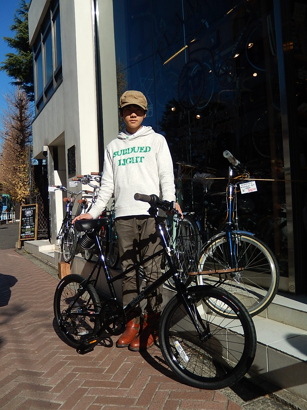 12月18日 渋谷 原宿 の自転車屋 FLAME bike前です_e0188759_1828576.jpg