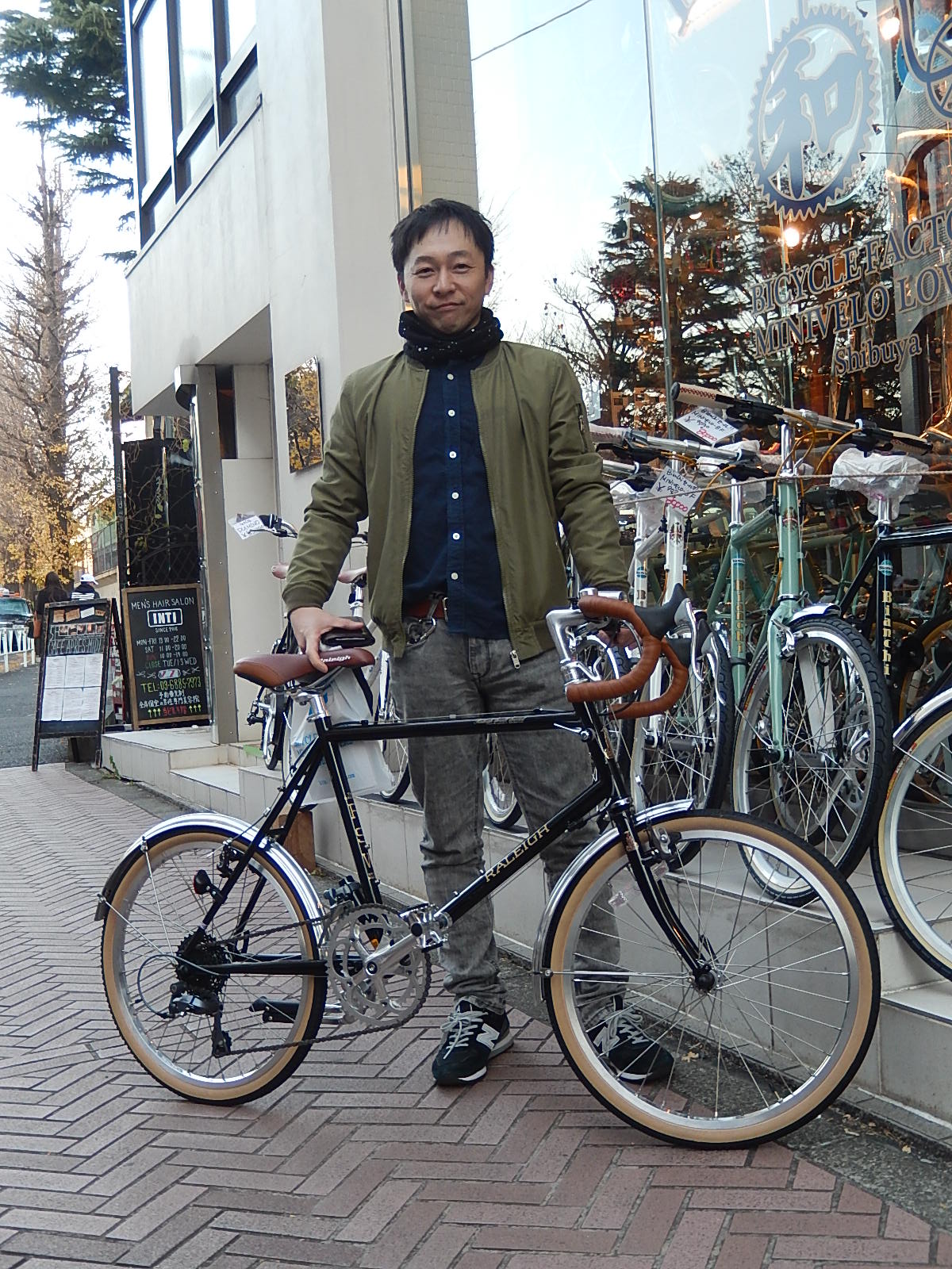 12月18日　渋谷　原宿　の自転車屋　FLAME bike前です_e0188759_1836594.jpg