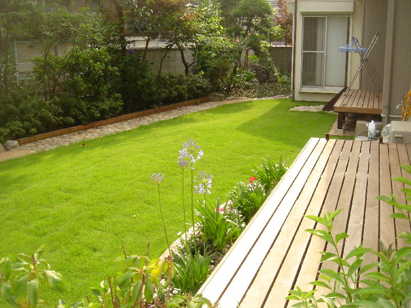 芝生の庭は世話をすればするほど年々美しくなります 庭の写真館