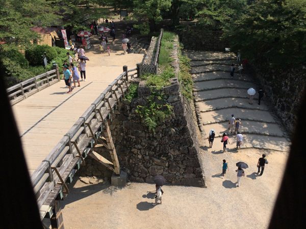 天守への道はプチ登山_c0081462_13212974.jpg