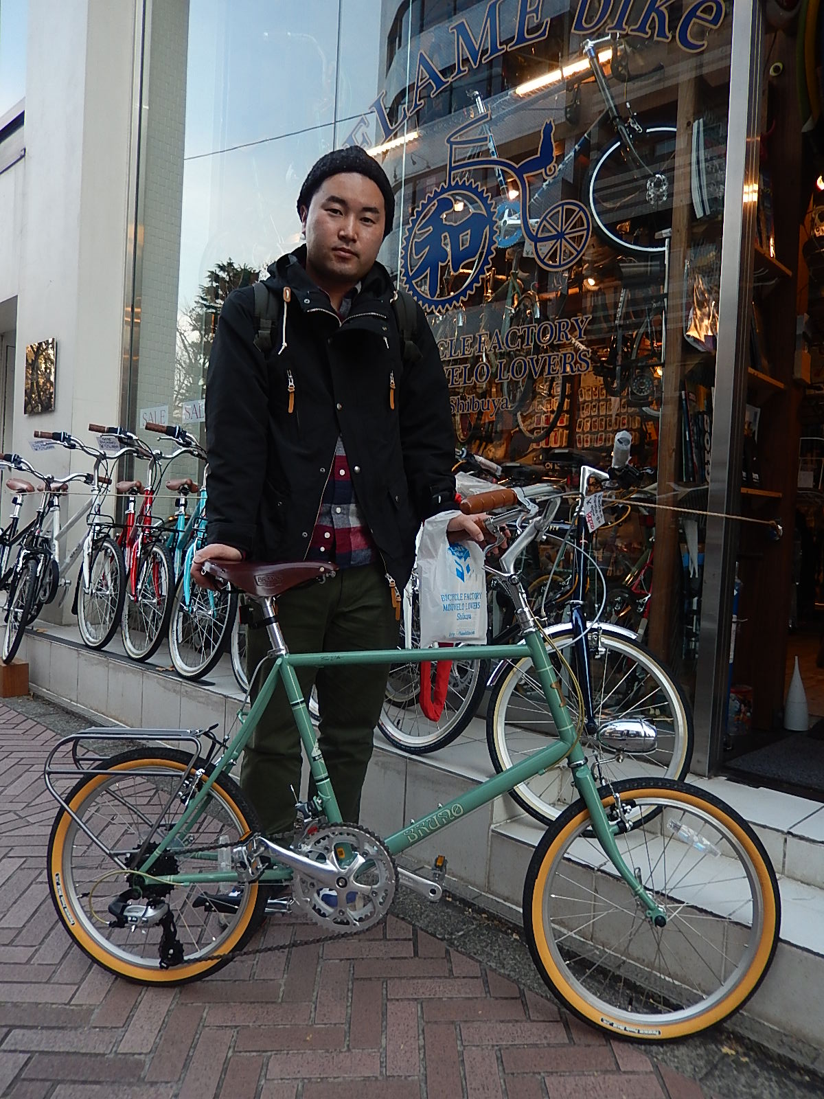 12月19日　渋谷　原宿　の自転車屋　FLAME bike前です_e0188759_16303656.jpg