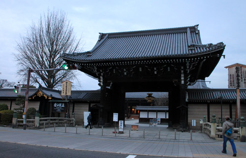 西本願寺 すす払い_e0048413_18103118.jpg