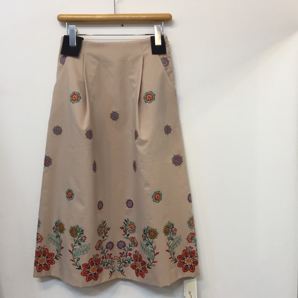 リリーブラウン　刺繍スカート