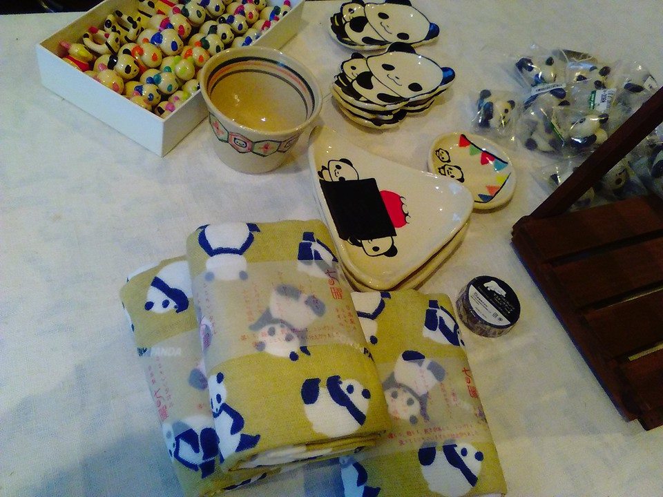 年越しパンダ展続々作品到着中!展示は22日から。初日には_d0322493_23462277.jpg