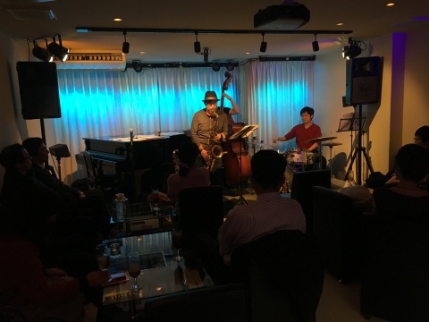 Jazzlive comin 本日木曜日のライブ!_b0115606_12083150.jpg