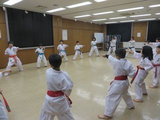 木曜空手　前田教室・手稲教室　稽古納め!_c0118332_22105990.jpg