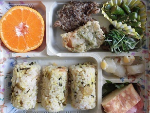 毎月お楽しみ昼食 駅弁の日_e0163042_12154517.jpg
