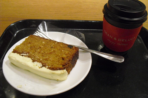 DEAN&DELUCA（ディーン＆デルーカ）　『キャロットケーキ』_a0326295_2143713.jpg