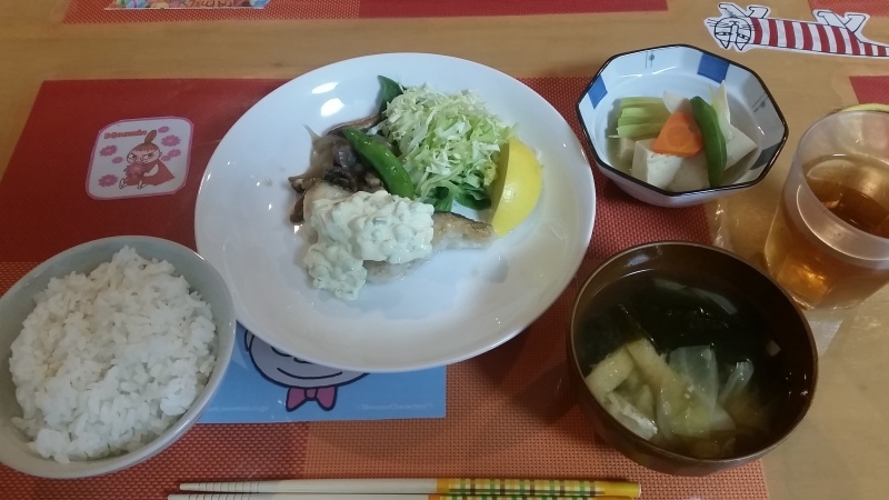 あじさい荘夕食鱈のムニエル定食_c0357519_22441069.jpg