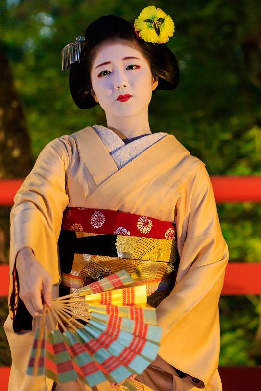 北野天満宮ライトアップ　奉納舞踊（上七軒　勝奈さん、市多佳さん、尚絹さん）_f0155048_23125199.jpg