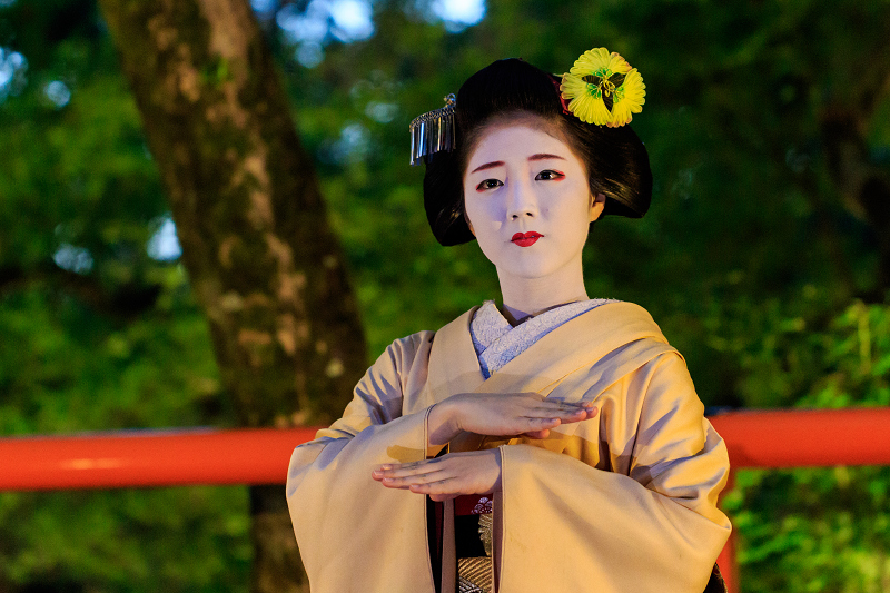北野天満宮ライトアップ　奉納舞踊（上七軒　勝奈さん、市多佳さん、尚絹さん）_f0155048_2314233.jpg