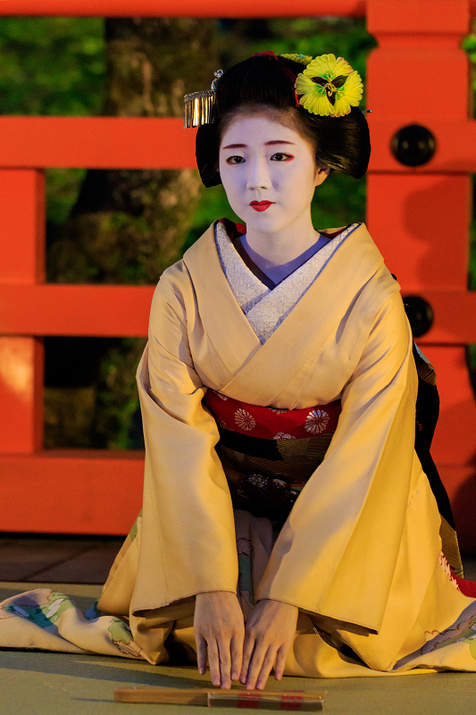 北野天満宮ライトアップ　奉納舞踊（上七軒　勝奈さん、市多佳さん、尚絹さん）_f0155048_2315664.jpg