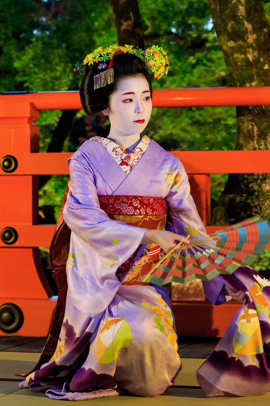 北野天満宮ライトアップ　奉納舞踊（上七軒　勝奈さん、市多佳さん、尚絹さん）_f0155048_23172660.jpg