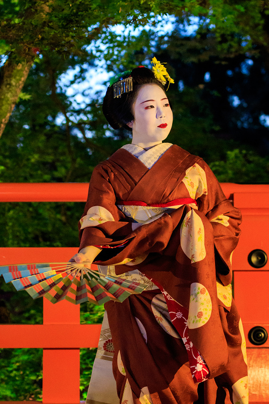 北野天満宮ライトアップ　奉納舞踊（上七軒　勝奈さん、市多佳さん、尚絹さん）_f0155048_23194666.jpg
