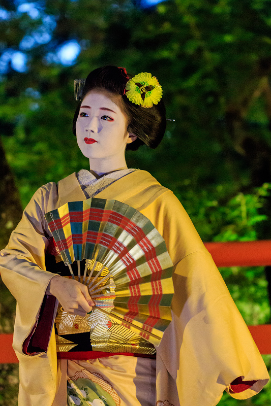 北野天満宮ライトアップ　奉納舞踊（上七軒　勝奈さん、市多佳さん、尚絹さん）_f0155048_23393919.jpg