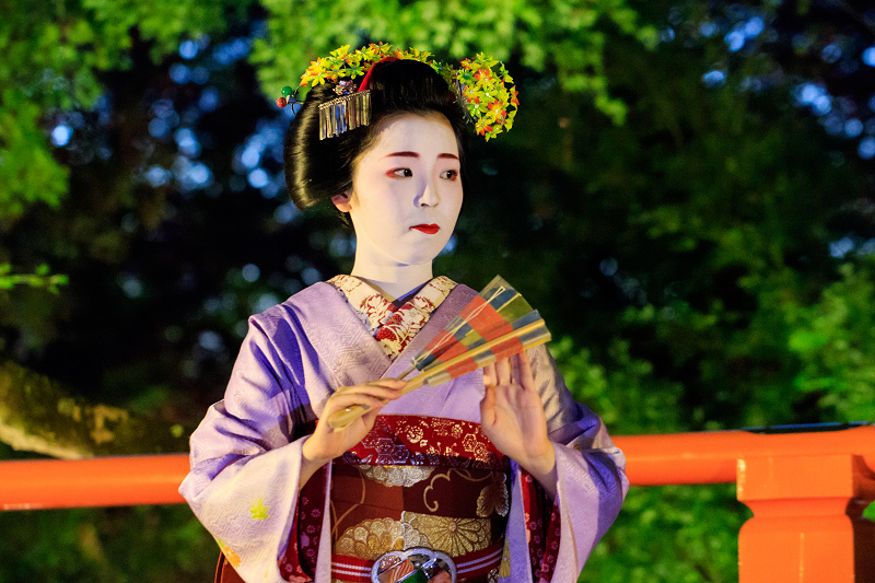 北野天満宮ライトアップ　奉納舞踊（上七軒　勝奈さん、市多佳さん、尚絹さん）_f0155048_2340343.jpg
