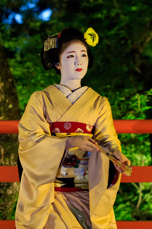 北野天満宮ライトアップ　奉納舞踊（上七軒　勝奈さん、市多佳さん、尚絹さん）_f0155048_23475893.jpg