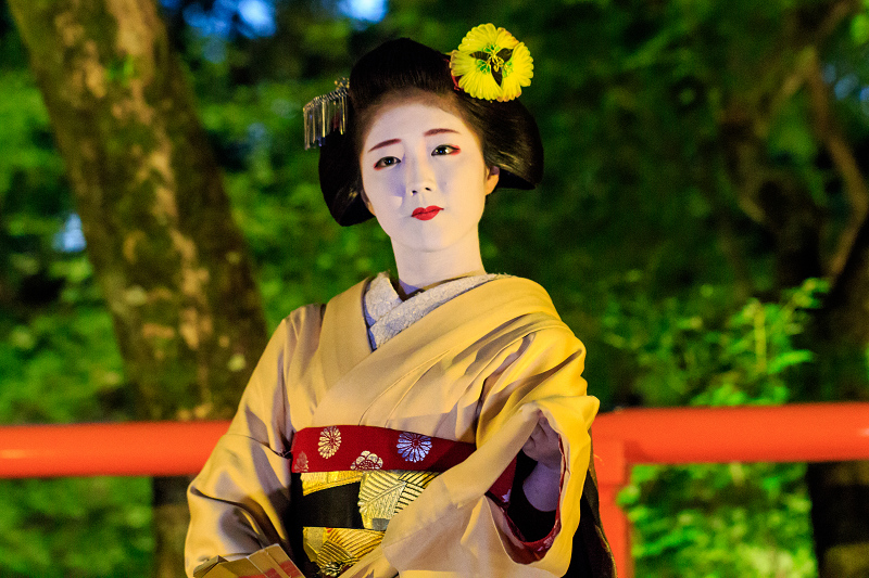 北野天満宮ライトアップ　奉納舞踊（上七軒　勝奈さん、市多佳さん、尚絹さん）_f0155048_23499100.jpg