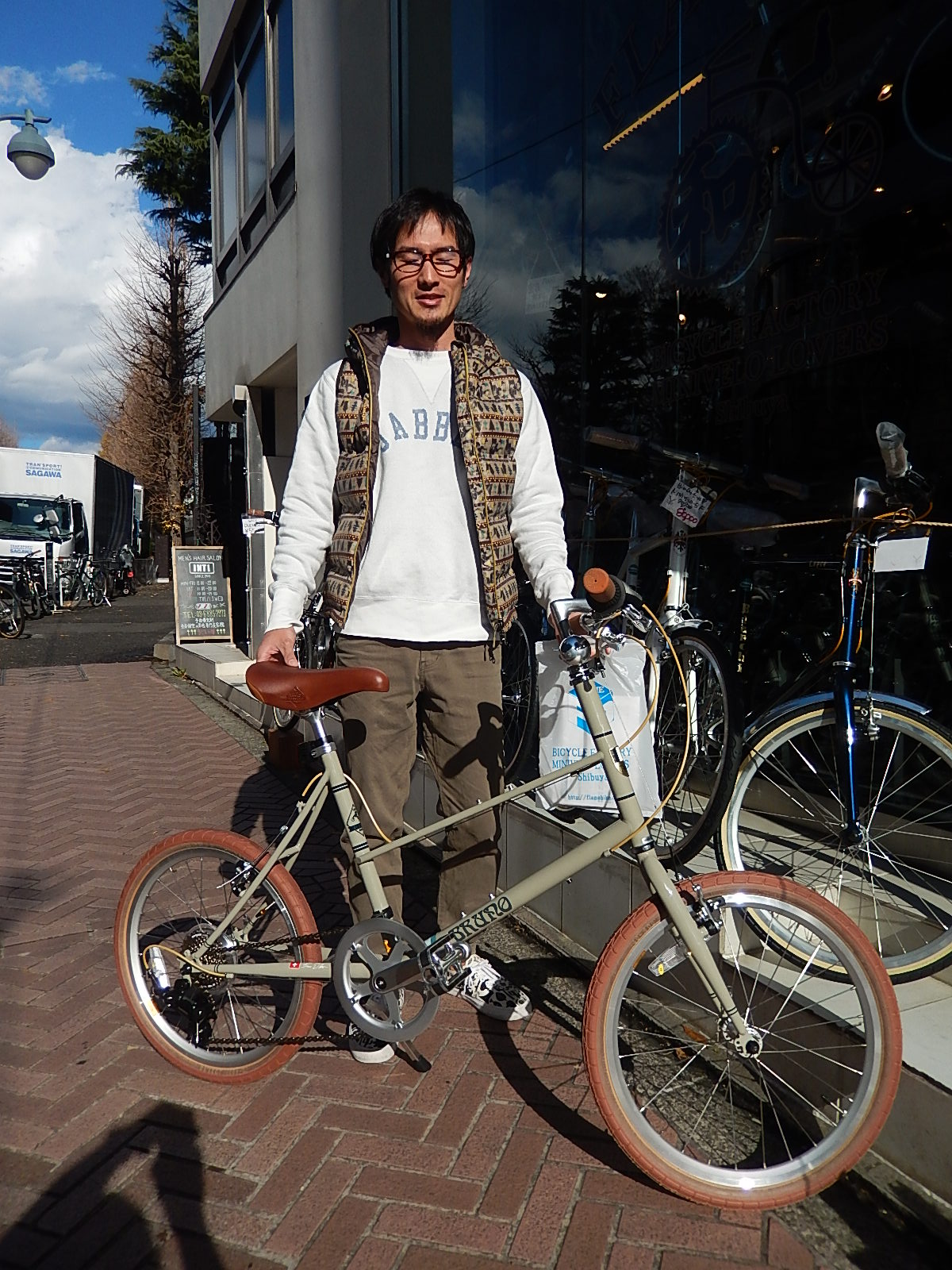 12月23日　渋谷　原宿　の自転車屋　FLAME bike前です_e0188759_18245564.jpg